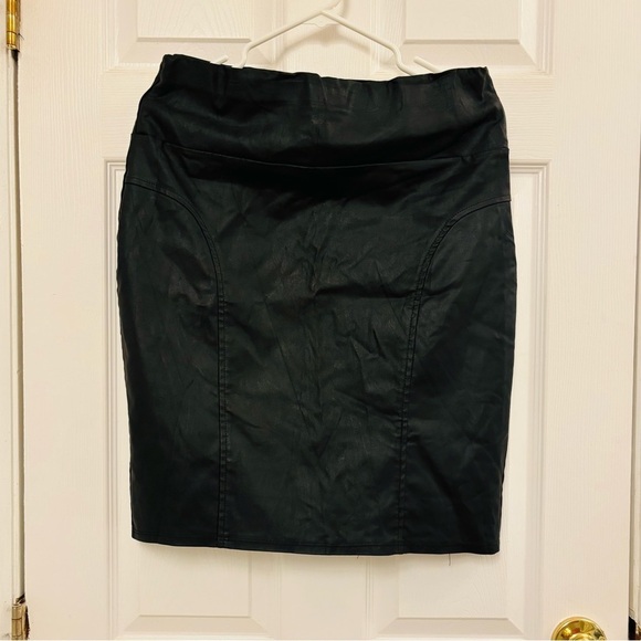 Dots Faux Leather Black Pencil Skirt Size XL - Picture 4 of 5